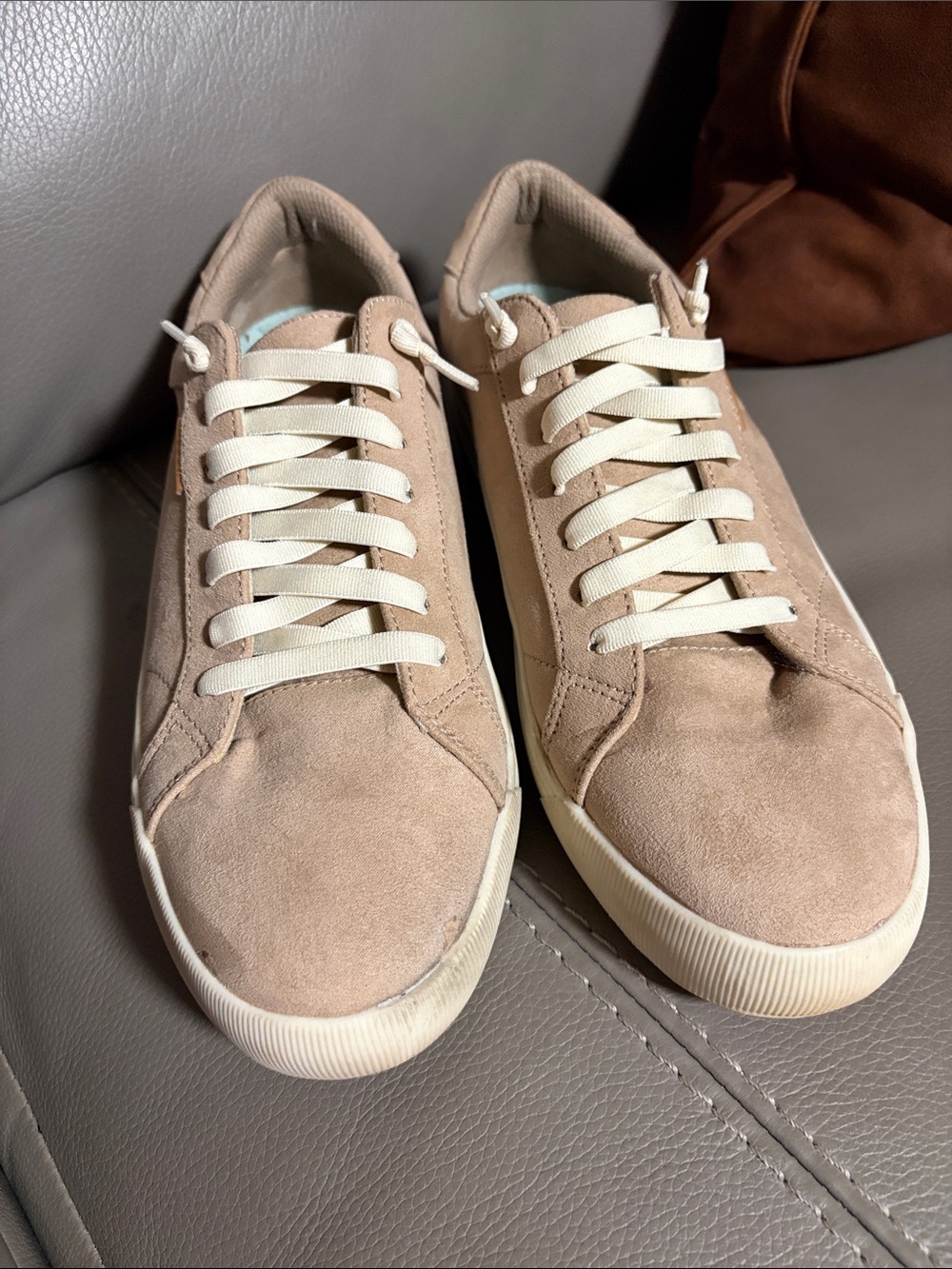 DR. SCHOLL'S Classic Suede Low-Top Sneakers in Beige